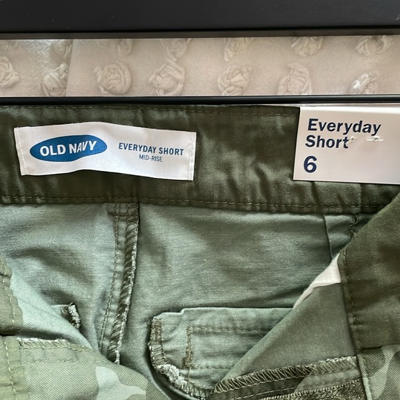 NWT Old Navy Green Cargo Shorts Camouflage Design, size 6 - Picture 5 of 6